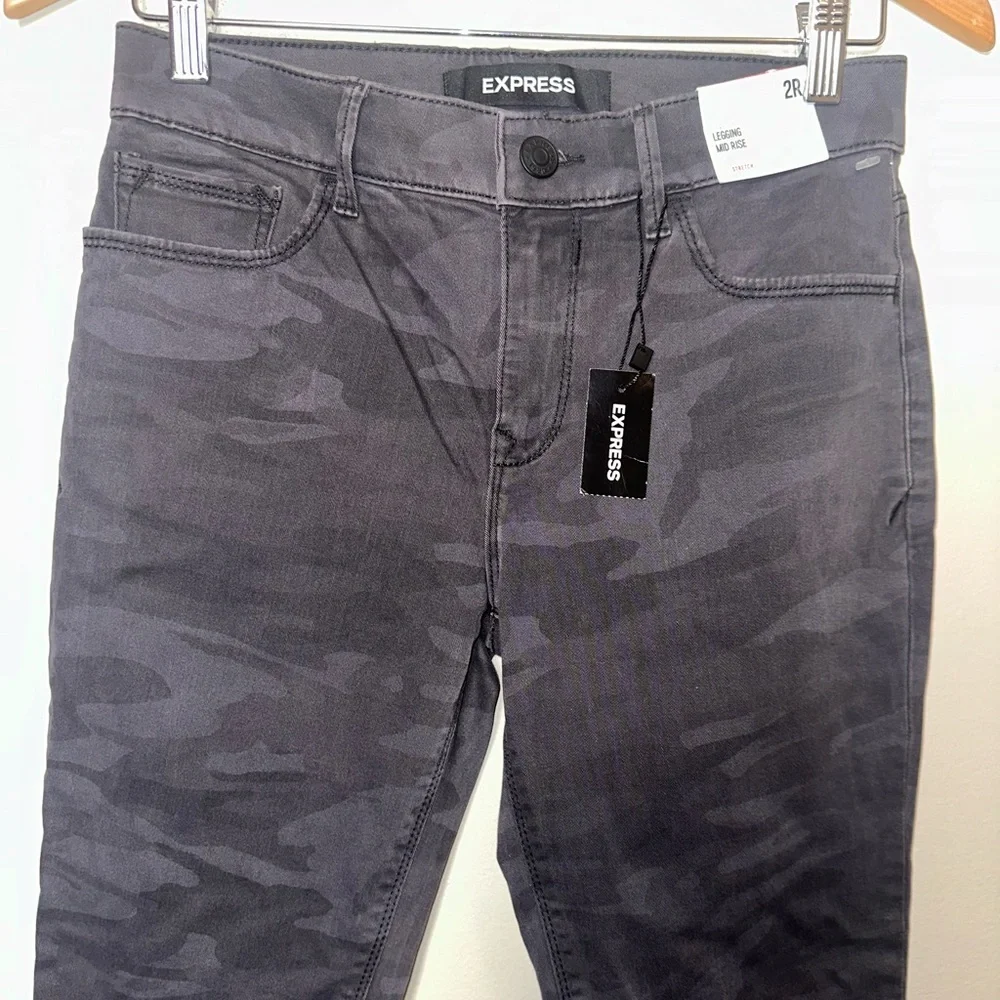 Express Size 2R - Picture 2 of 7